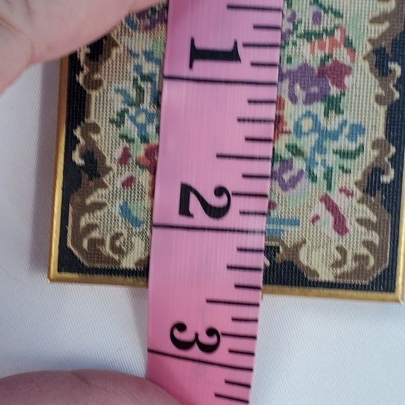Volupte vintage needlepoint design square compact - Picture 9 of 12